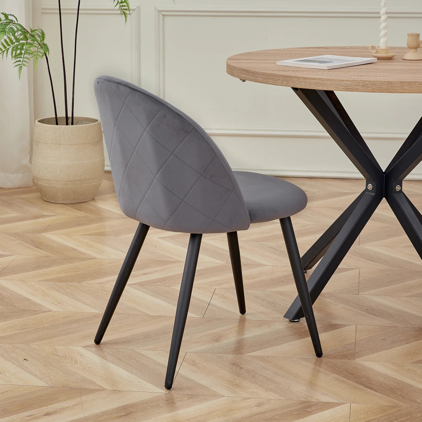 Ensemble de 4 chaises de salle à manger en velours avec pieds en métal noir